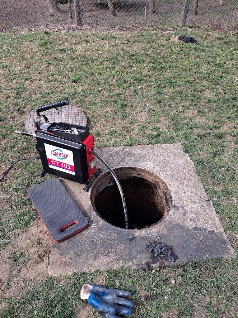 Betongyűrűs akna a kertben (Huncsik Attila duguláselhárító)
