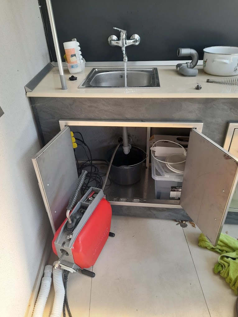 Vendéglátóegység mosogató-lefolyójának tisztítása (Huncsik Attila duguláselhárító)